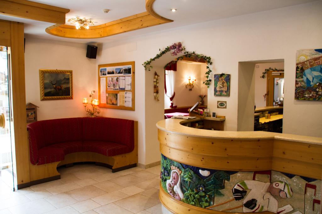Dolomiti Hotel Cozzio Madonna Buitenkant foto