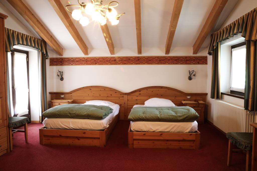 Dolomiti Hotel Cozzio Madonna Kamer foto