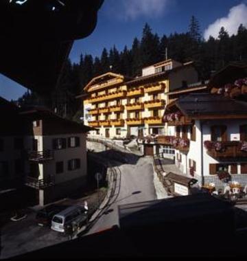 Dolomiti Hotel Cozzio Madonna Buitenkant foto
