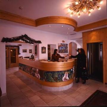 Dolomiti Hotel Cozzio Madonna Buitenkant foto